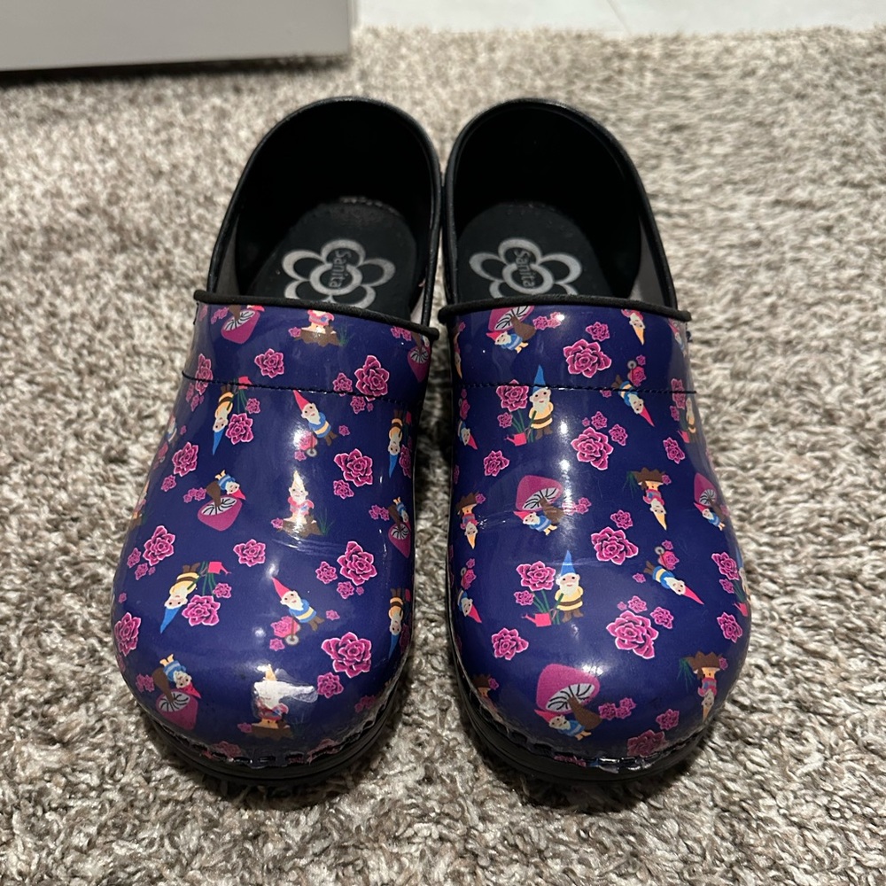 Garden gnome Sanita clogs